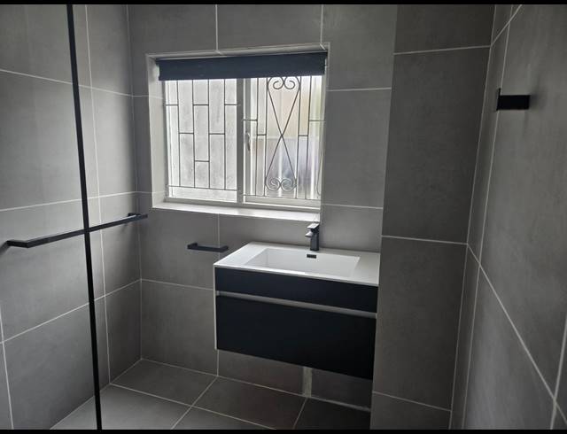 2 BEDROOM APARTMENT TO LET IN KENILWORTH